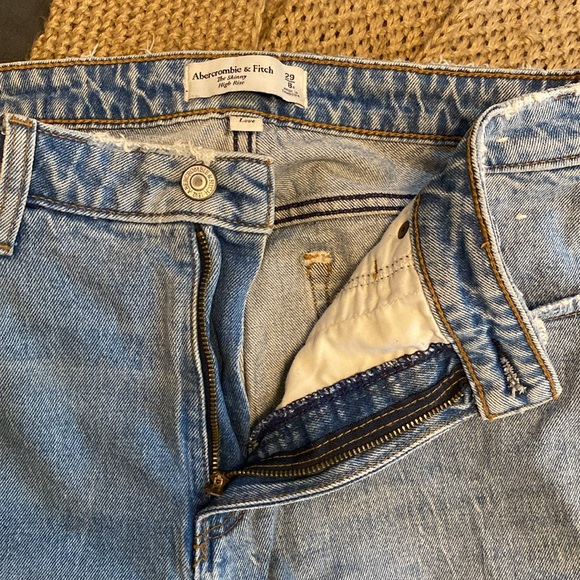 Abercrombie and Fitch The Skinny High Rise Jeans - Picture 9 of 13